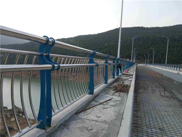 江西不锈钢桥梁护栏的特点及其在桥梁安全中的重要作用